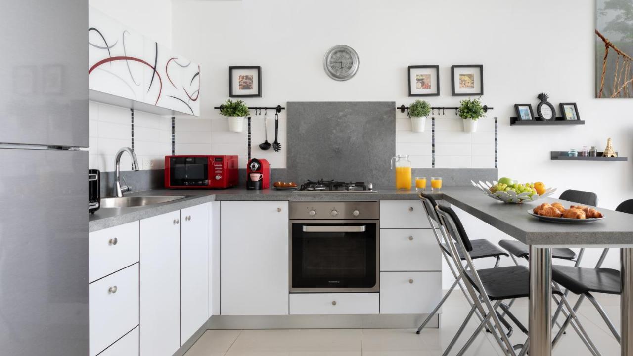 Stylish 1Br Flat For 4 Ppl In Allenby By Holyguest Tel Aviv Esterno foto