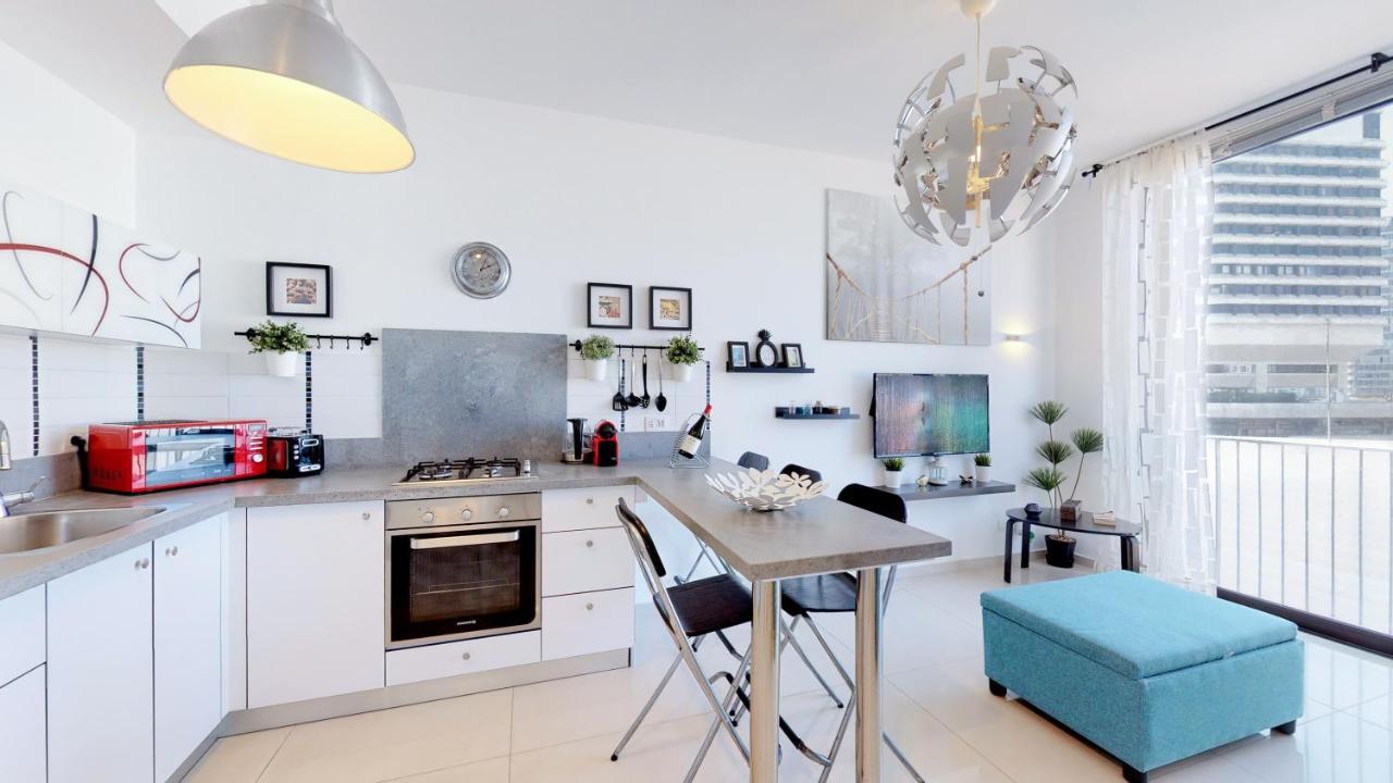Stylish 1Br Flat For 4 Ppl In Allenby By Holyguest Tel Aviv Esterno foto