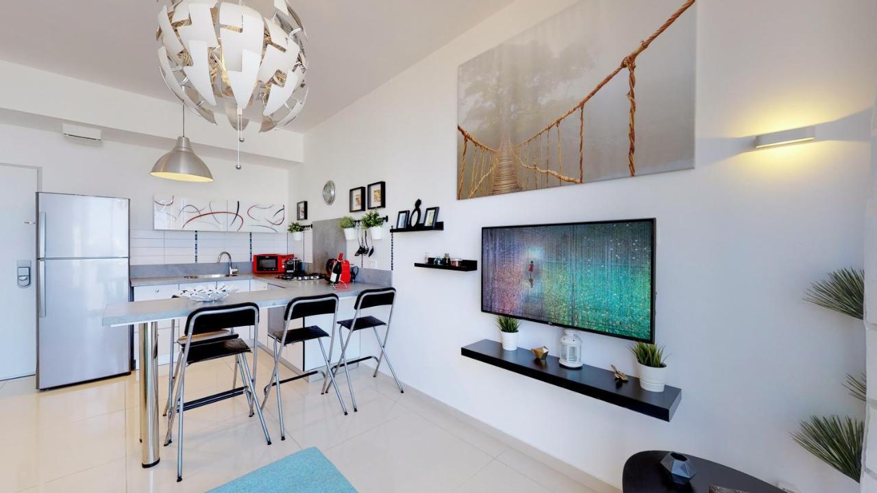 Stylish 1Br Flat For 4 Ppl In Allenby By Holyguest Tel Aviv Esterno foto