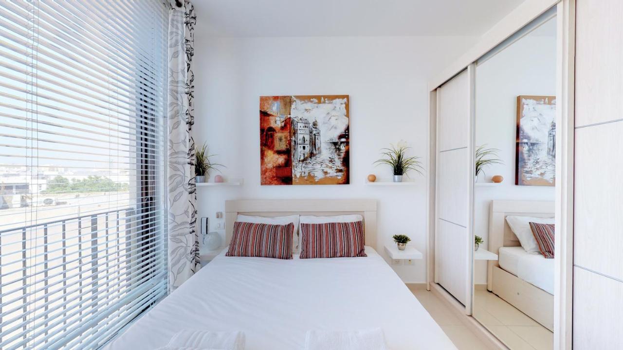 Stylish 1Br Flat For 4 Ppl In Allenby By Holyguest Tel Aviv Esterno foto